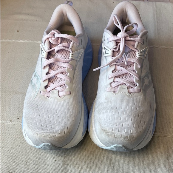 Saucony Triumph 22 Women's White and Ice Melt Athletic Shoes - Picture 9 of 10